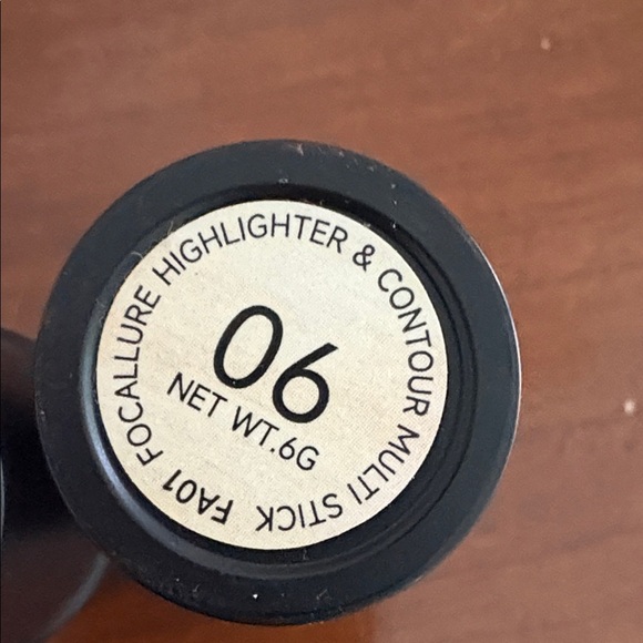Focallure Face Highlighter - Never Used - Picture 3 of 7